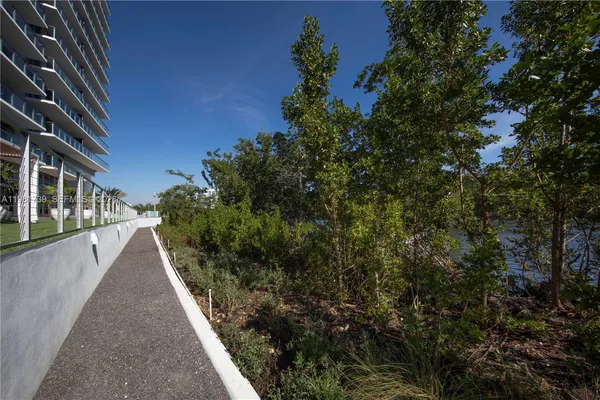 $4,150 | 16385 Biscayne Boulevard, Unit 1104, North Miami Beach, FL 33160