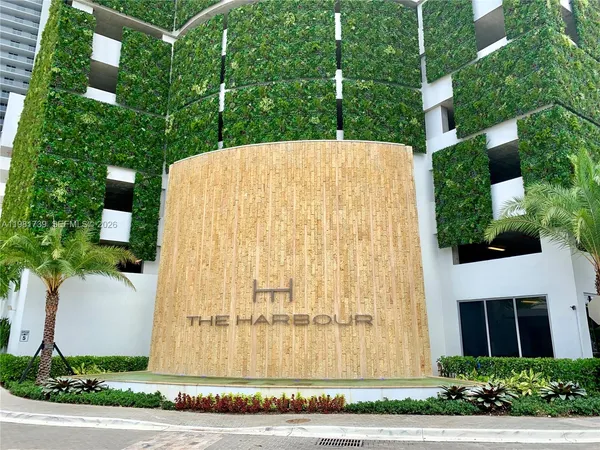 $4,150 | 16385 Biscayne Boulevard, Unit 1104, North Miami Beach, FL 33160