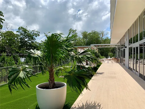 $4,150 | 16385 Biscayne Boulevard, Unit 1104, North Miami Beach, FL 33160