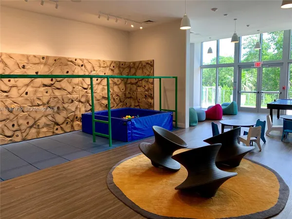 $4,150 | 16385 Biscayne Boulevard, Unit 1104, North Miami Beach, FL 33160