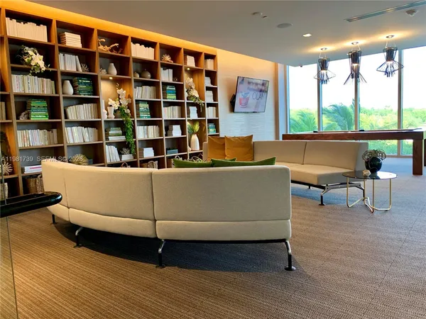 $4,150 | 16385 Biscayne Boulevard, Unit 1104, North Miami Beach, FL 33160