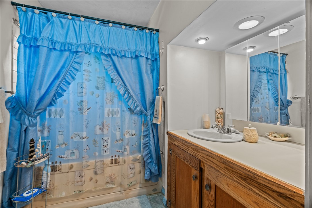 18 Dorr Drive Glocester, RI 02814 - Photo 30 of 45 2nd Floor Full Bath