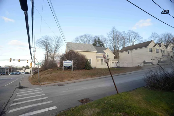 $715,000 | 51 Portsmouth Avenue, Exeter, NH 03833