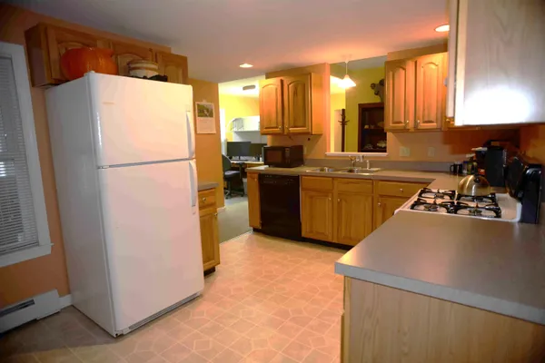 $715,000 | 51 Portsmouth Avenue, Exeter, NH 03833