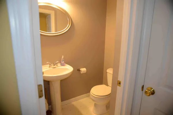 $715,000 | 51 Portsmouth Avenue, Exeter, NH 03833