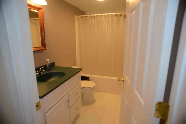 $715,000 | 51 Portsmouth Avenue, Exeter, NH 03833