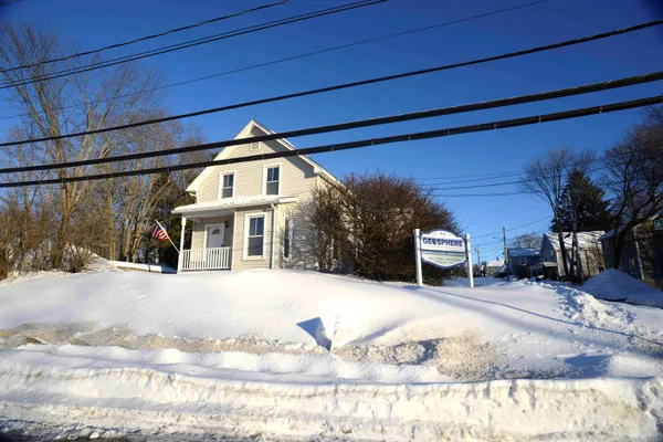$715,000 | 51 Portsmouth Avenue, Exeter, NH 03833