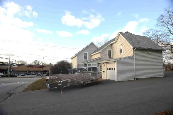 $715,000 | 51 Portsmouth Avenue, Exeter, NH 03833