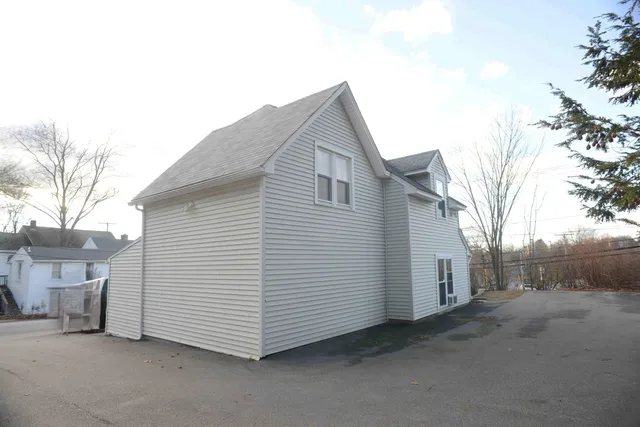 $715,000 | 51 Portsmouth Avenue, Exeter, NH 03833