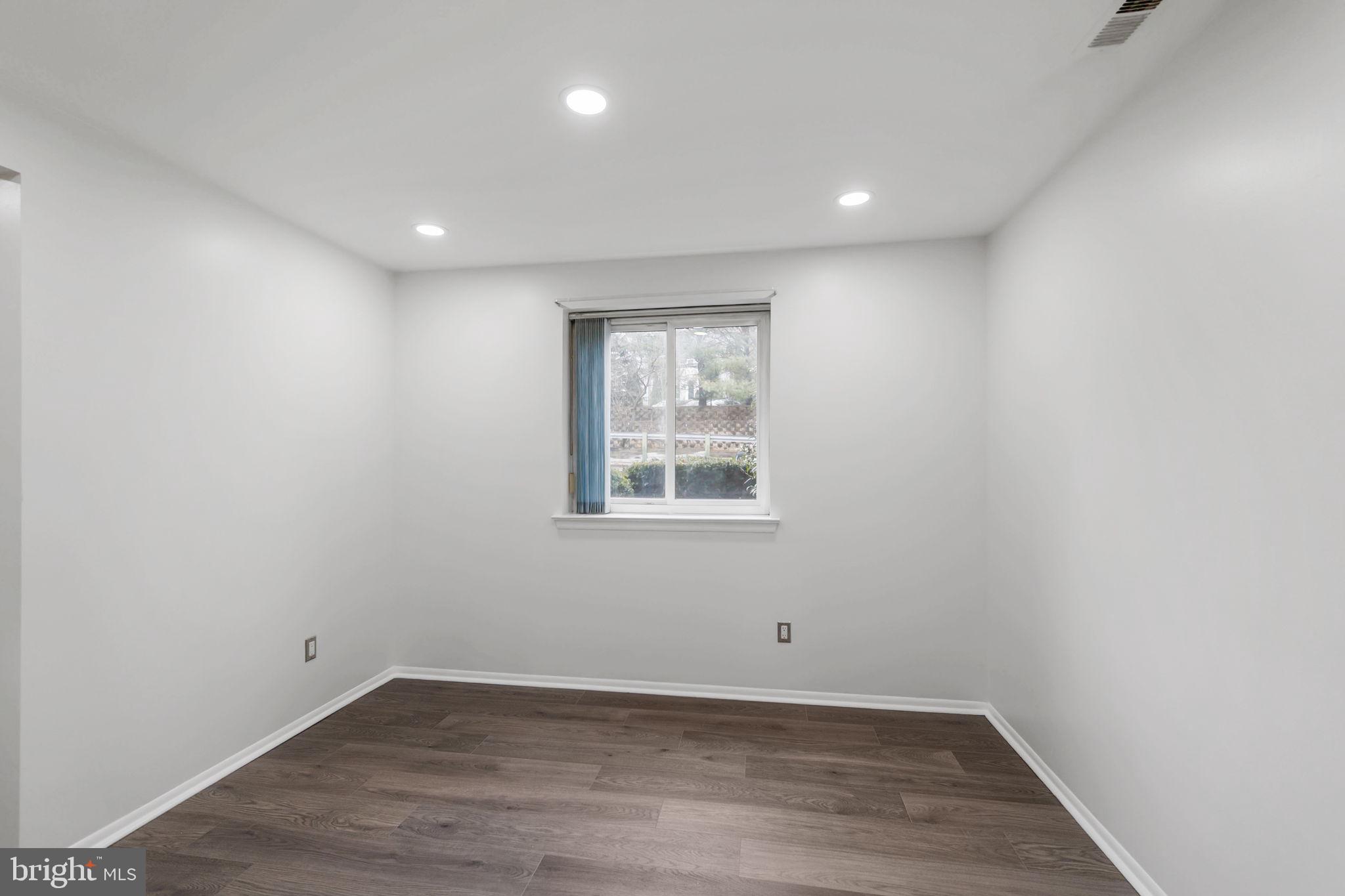 1104 Lisadale Circle, Unit 1D Baltimore, MD 21228 - Photo 11 of 35 Dining room