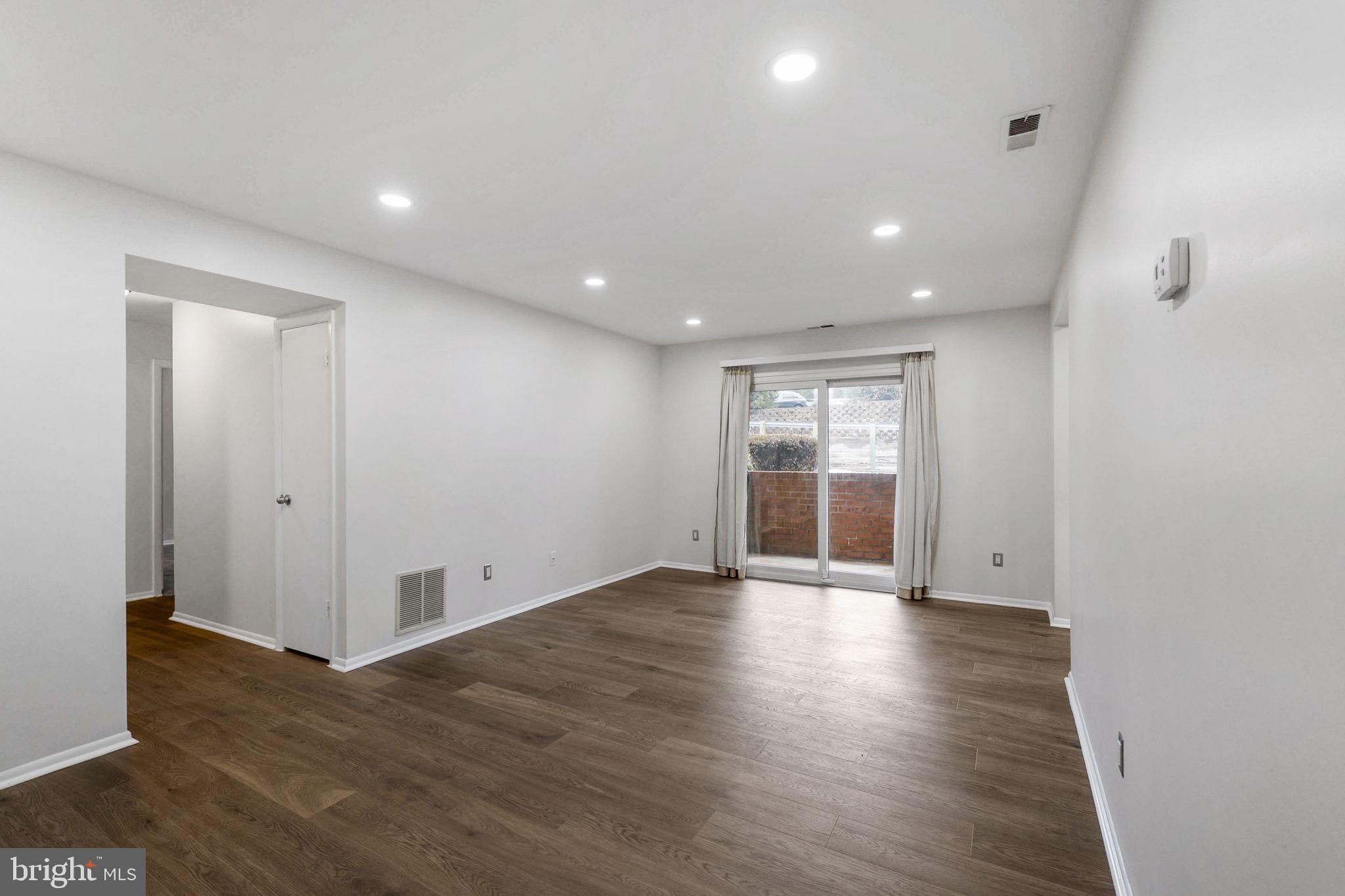 1104 Lisadale Circle, Unit 1D Baltimore, MD 21228 - Photo 14 of 35 Large and Open Living Room