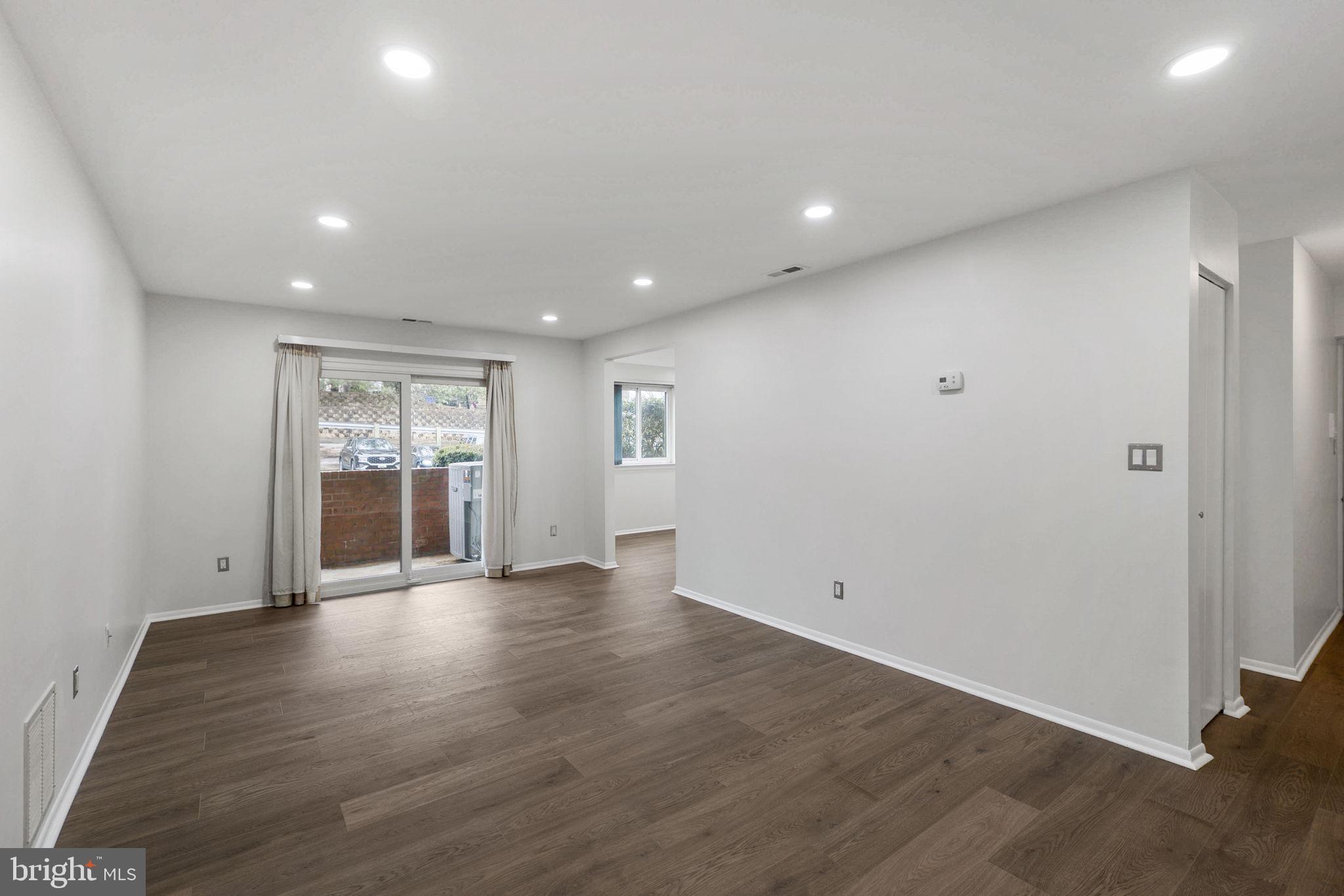 1104 Lisadale Circle, Unit 1D Baltimore, MD 21228 - Photo 15 of 35 Large and Open Living Room