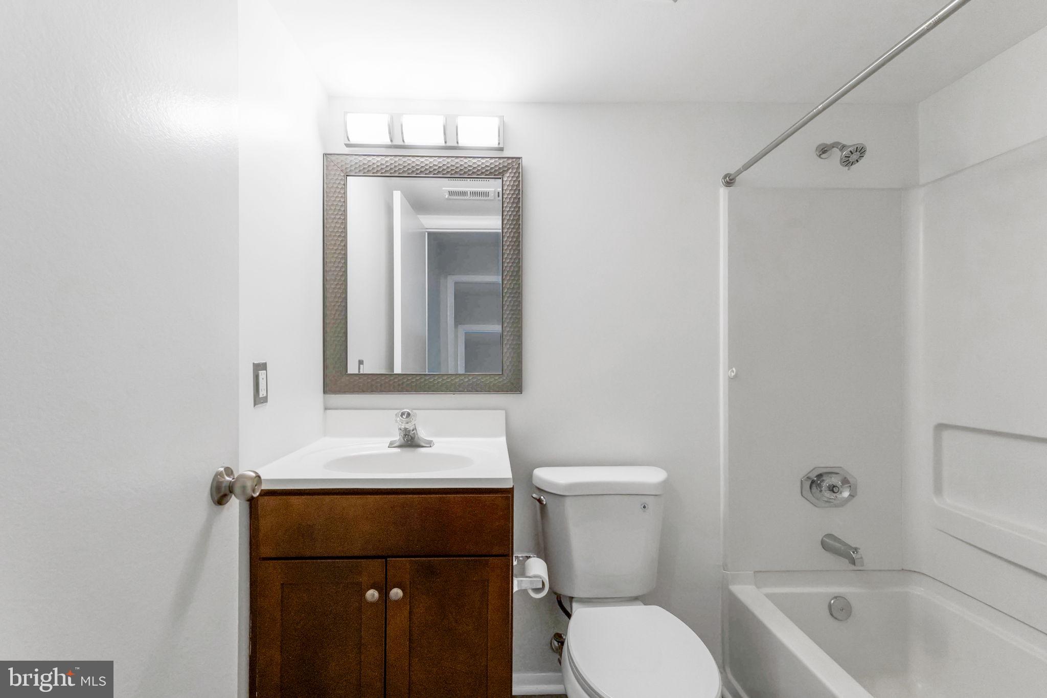 1104 Lisadale Circle, Unit 1D Baltimore, MD 21228 - Photo 26 of 35 Hallway Full Bath