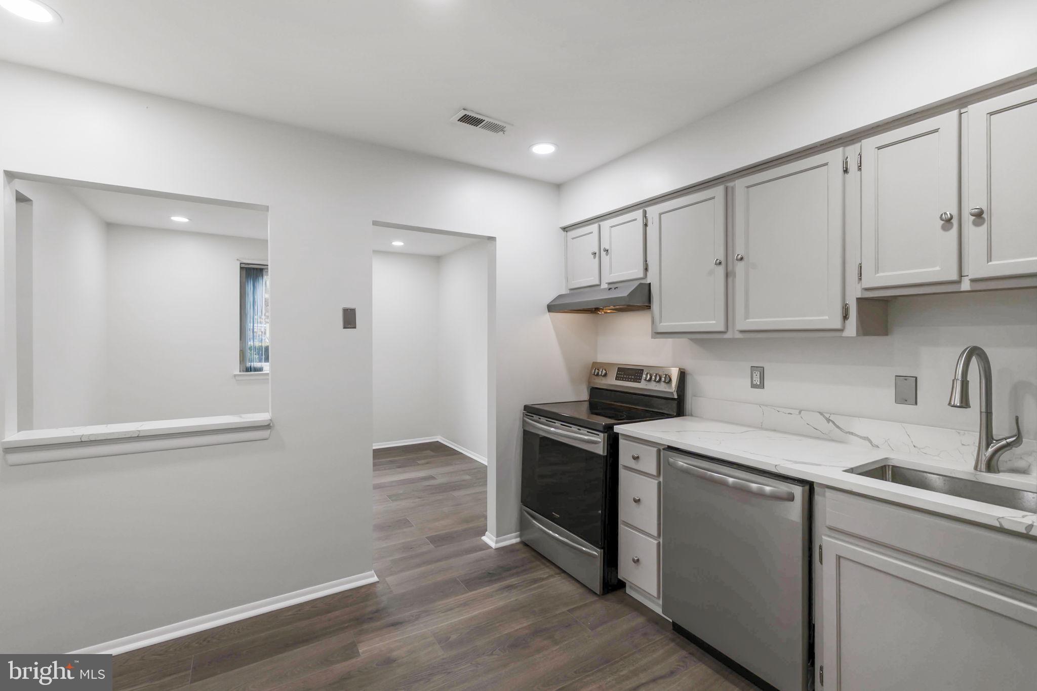 1104 Lisadale Circle, Unit 1D Baltimore, MD 21228 - Photo 5 of 35 Fully Updated Kitchen!