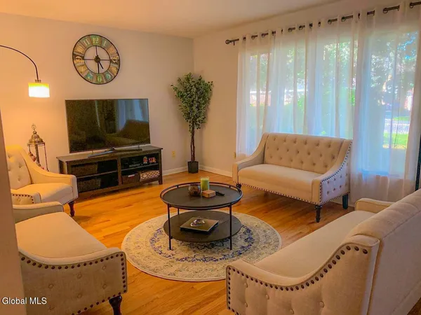 $2,500 | 79 A Wertman Lane, Unit A, Colonie, NY 12205