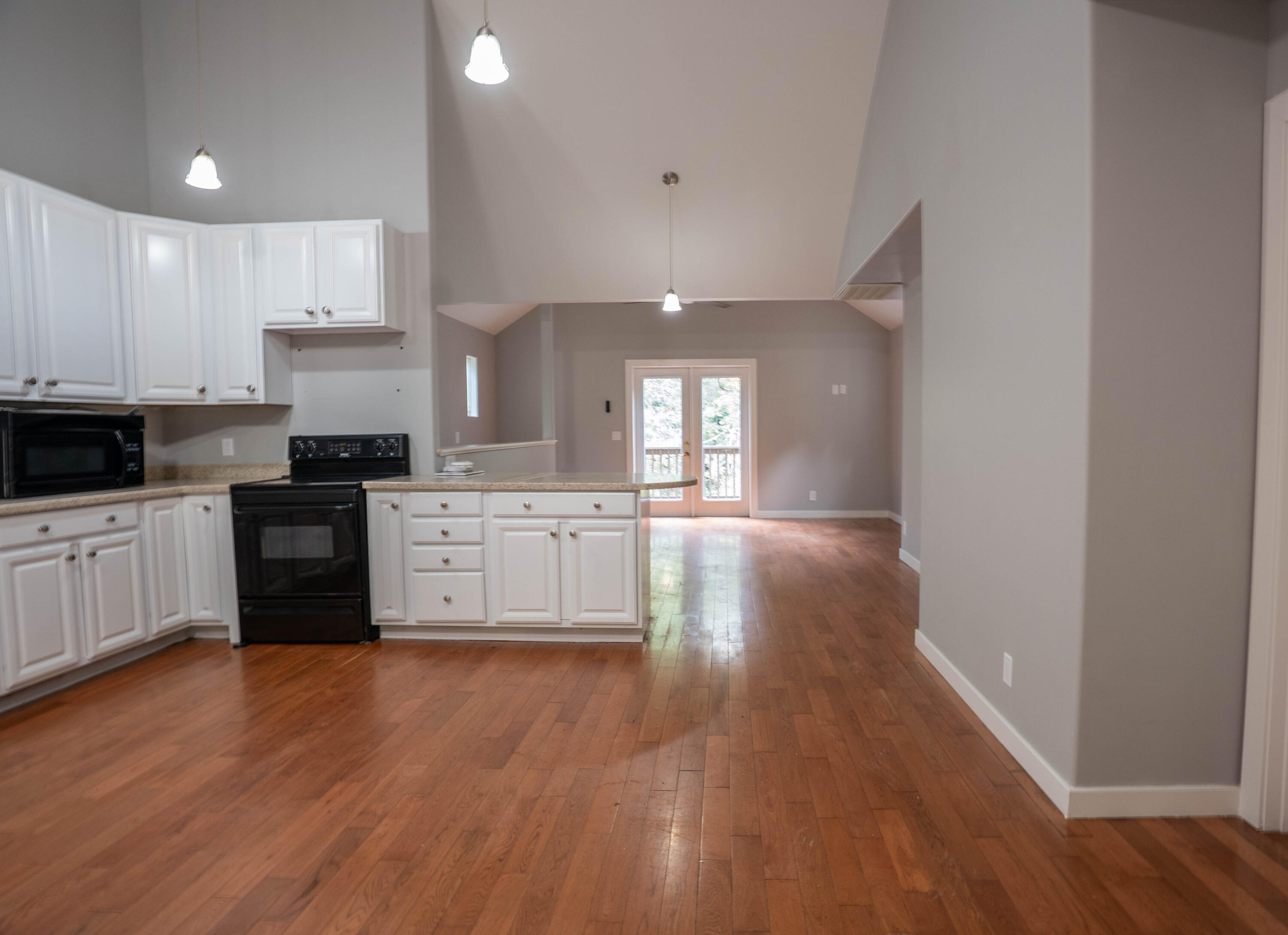 709 Pinewood Way Cave Junction, OR 97523 - Photo 6 of 24 a kitchen with granite countertop a stove top oven and cabinets
