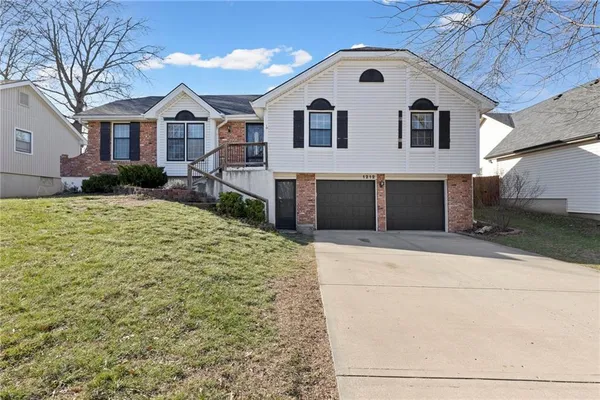 $287,000 | 1212 East Frontier Lane, Olathe, KS 66062