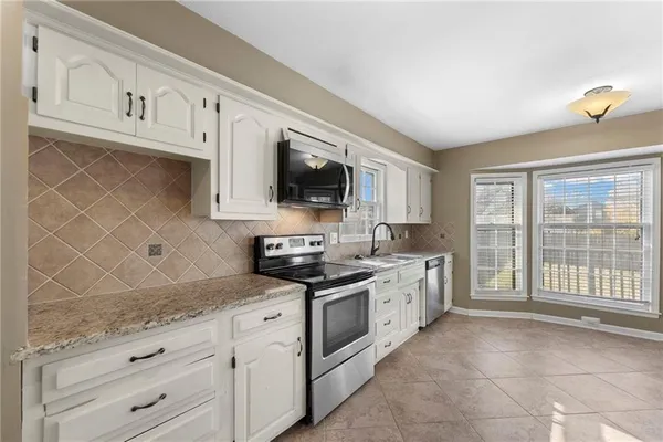 $287,000 | 1212 East Frontier Lane, Olathe, KS 66062