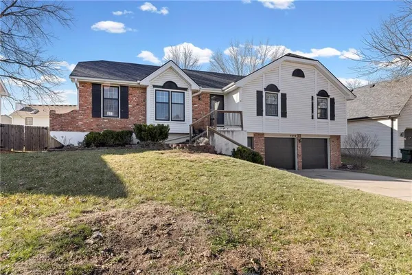 $287,000 | 1212 East Frontier Lane, Olathe, KS 66062