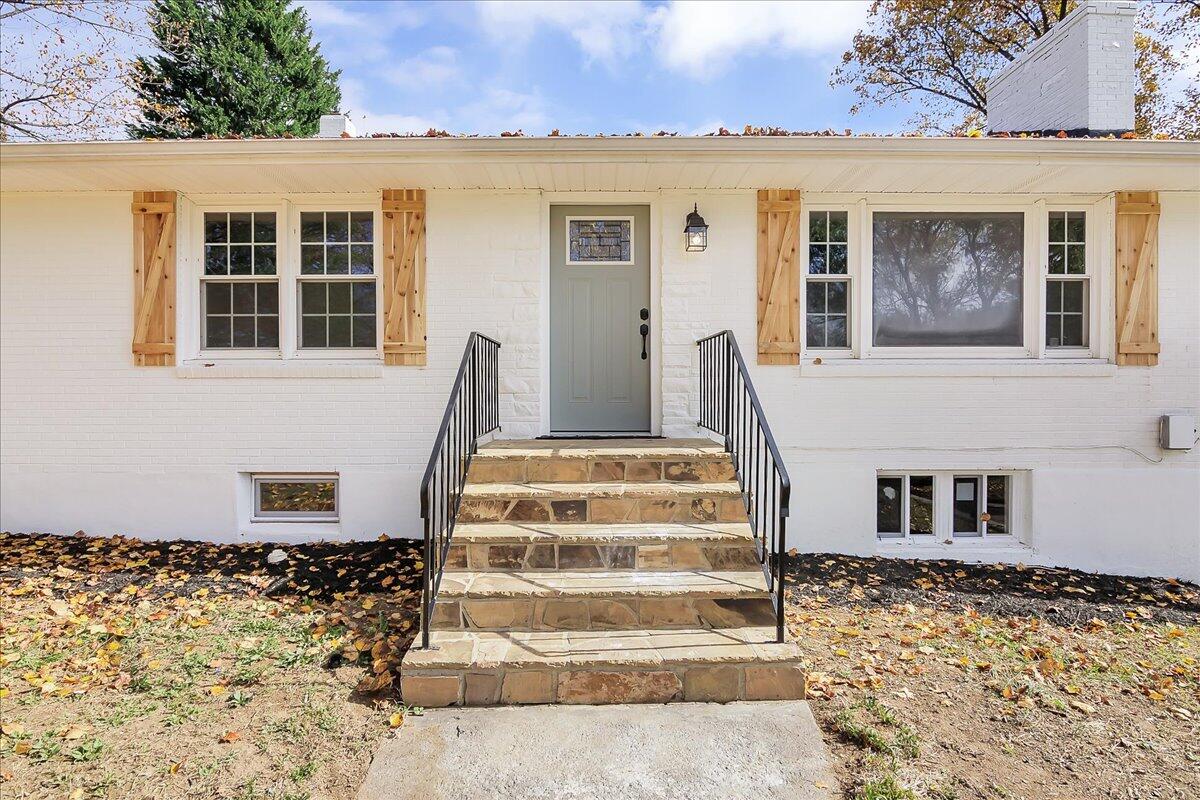 2462 Mountain View Road Vinton, VA 24179 - Photo 4 of 38 04-2462 Mountain View Rd_04