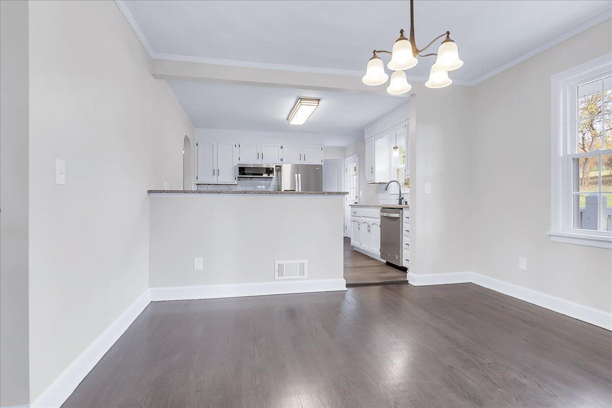 2462 Mountain View Road Vinton, VA 24179 - Photo 10 of 38 10-2462 Mountain View Rd_10