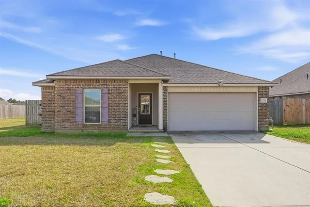 $245,000 | 2222 South Lake Michele Circle, Lake Charles, LA 70607
