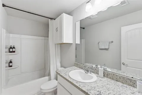 $245,000 | 2222 South Lake Michele Circle, Lake Charles, LA 70607