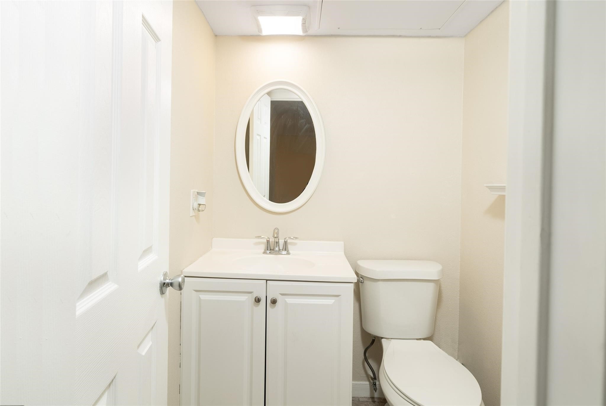 16120 Stuebner Airline Road, Unit 501 Spring, TX 77379 - Photo 23 of 23 a bathroom with a sink and a mirror