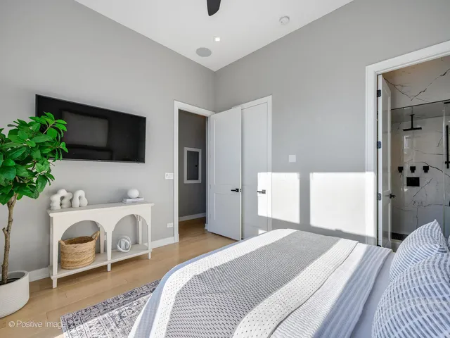 $850,000 | 1513 West Thomas Street, Unit 3, Chicago, IL 60642