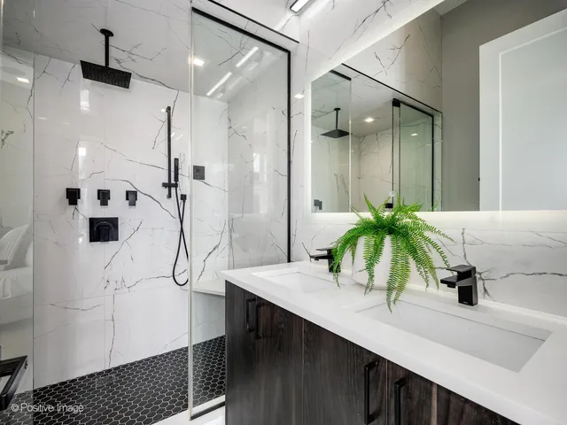 $850,000 | 1513 West Thomas Street, Unit 3, Chicago, IL 60642