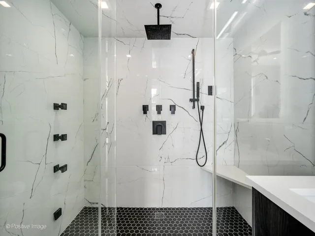 $850,000 | 1513 West Thomas Street, Unit 3, Chicago, IL 60642