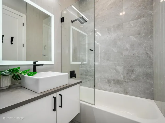 $850,000 | 1513 West Thomas Street, Unit 3, Chicago, IL 60642