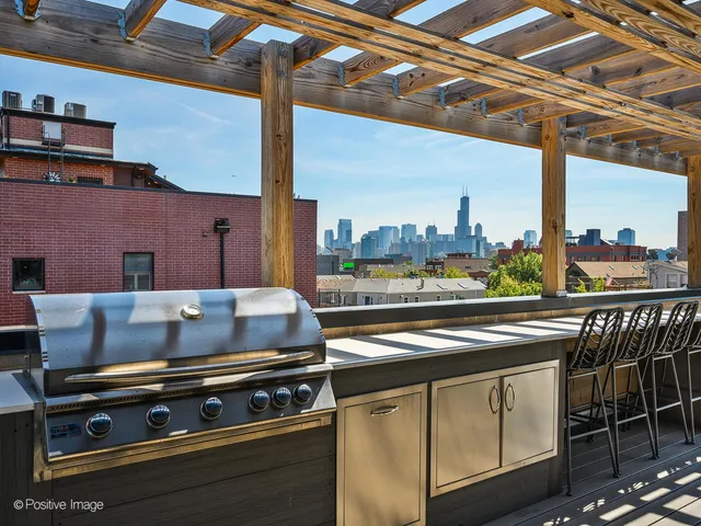 $850,000 | 1513 West Thomas Street, Unit 3, Chicago, IL 60642