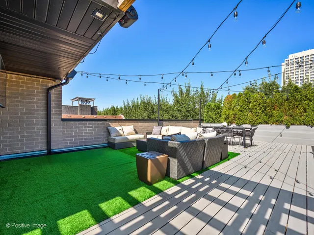 $850,000 | 1513 West Thomas Street, Unit 3, Chicago, IL 60642