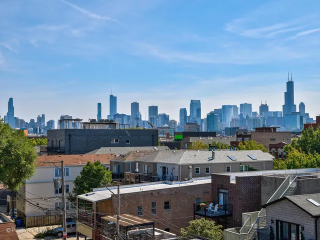 $850,000 | 1513 West Thomas Street, Unit 3, Chicago, IL 60642