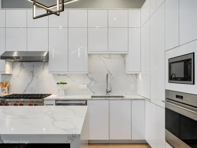 $850,000 | 1513 West Thomas Street, Unit 3, Chicago, IL 60642