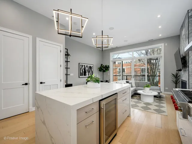 $850,000 | 1513 West Thomas Street, Unit 3, Chicago, IL 60642