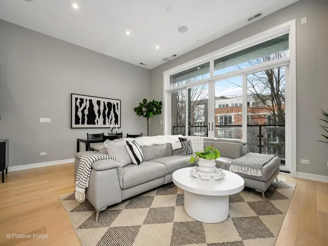 $850,000 | 1513 West Thomas Street, Unit 3, Chicago, IL 60642