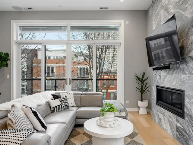 $850,000 | 1513 West Thomas Street, Unit 3, Chicago, IL 60642