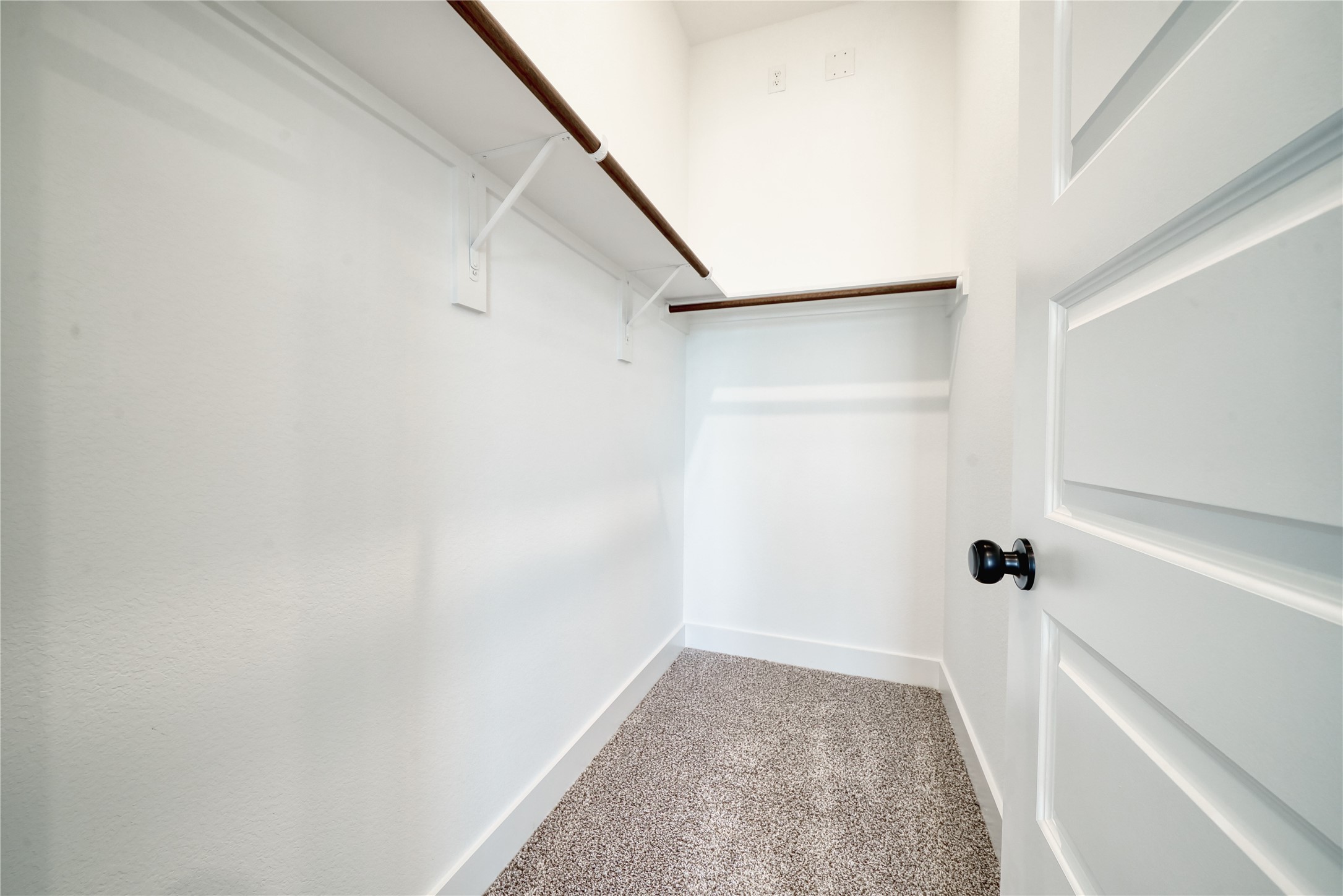 5324 Rue Street Houston, TX 77033 - Photo 16 of 28 Primary walk in Closet