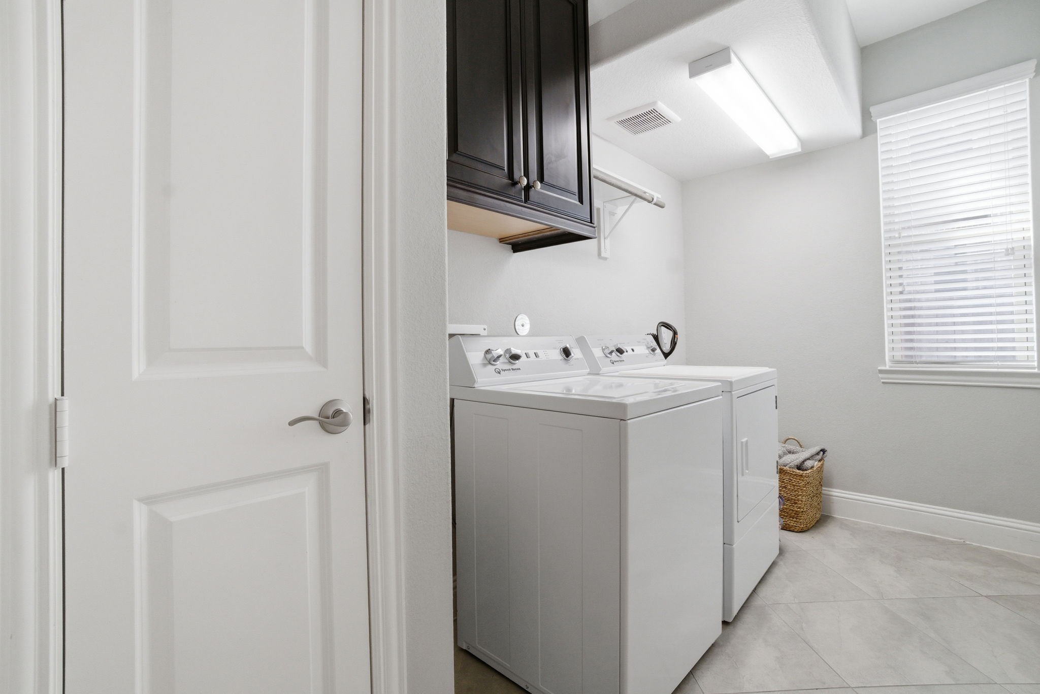 8903 Havenfield Ridge Lane Tomball, TX 77375 - Photo 14 of 41 oversized laundry off garage