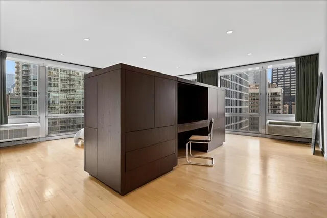 a view of a livingroom with furniture