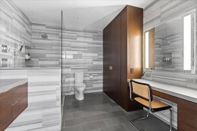 a bathroom with a toilet and a shower