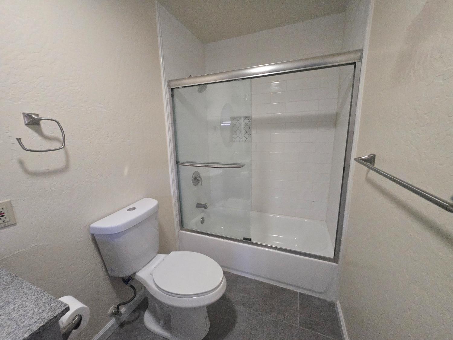10601 Lime Kiln Road Grass Valley, CA 95949 - Photo 29 of 79 Bathroom in first ensuite.