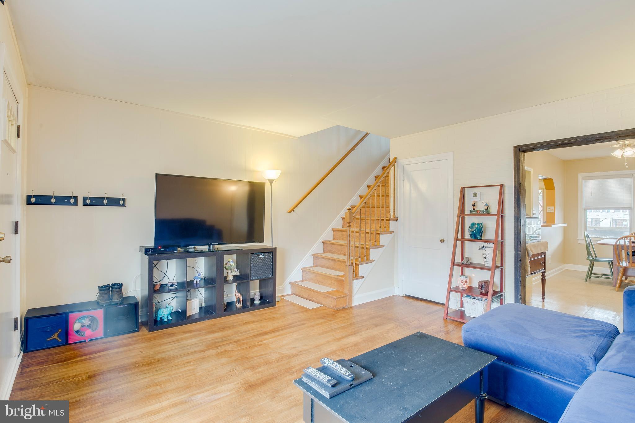 2134 Coralthorn Road Baltimore, MD 21220 - Photo 3 of 21 Living Room