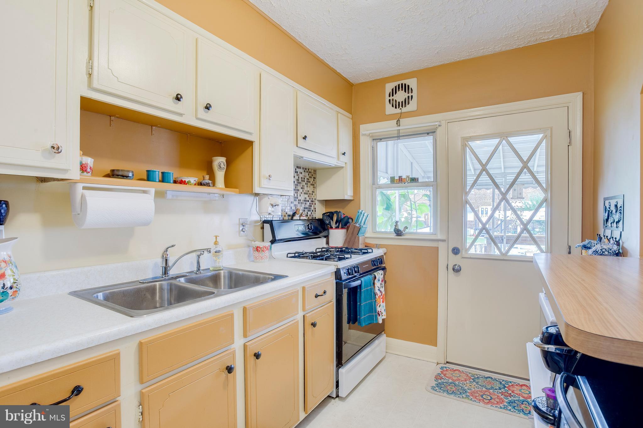 2134 Coralthorn Road Baltimore, MD 21220 - Photo 5 of 21 Kitchen