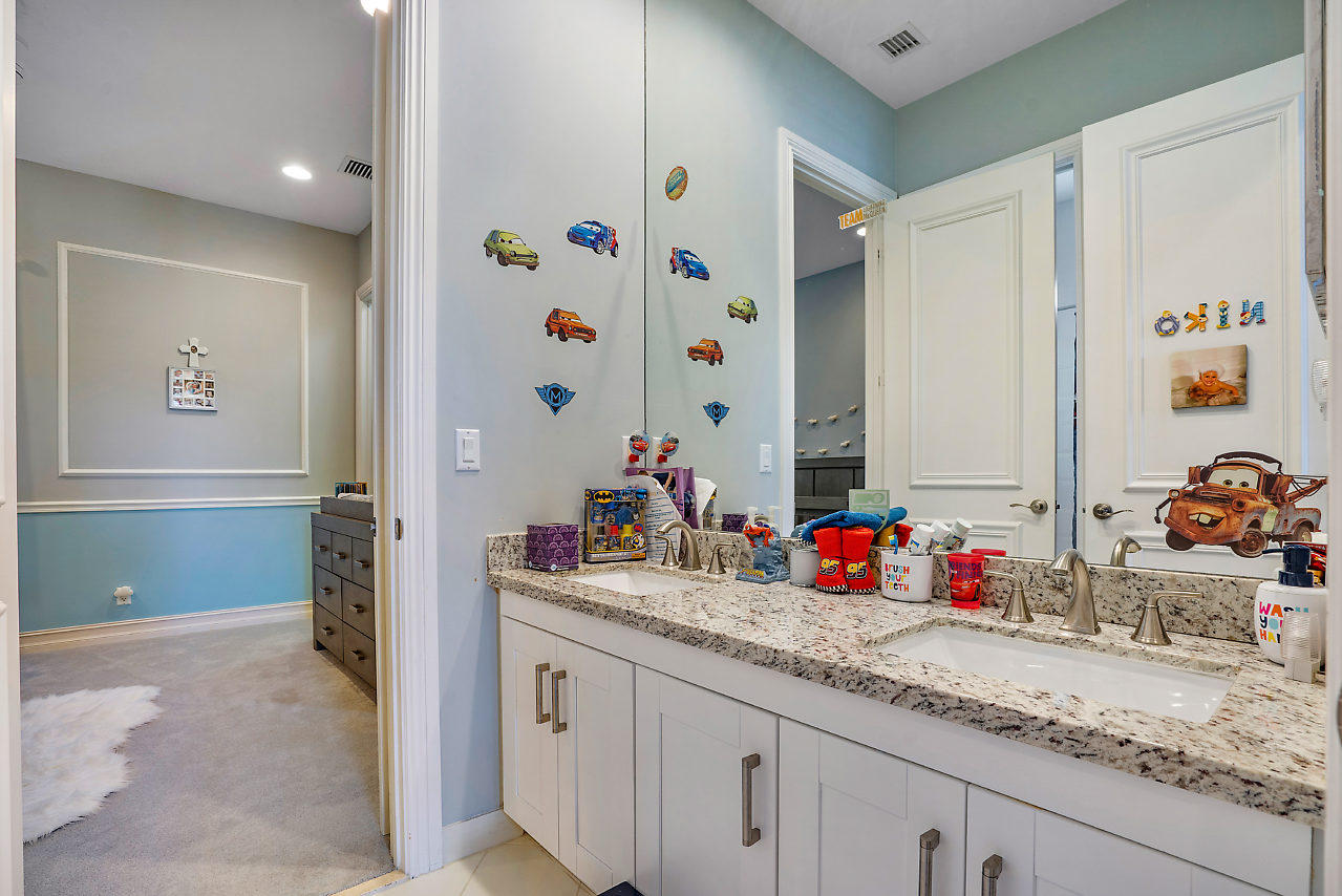 17794 Lake Azure Way Boca Raton, FL 33496 - Photo 29 of 49 Jack & Jill Bathroom