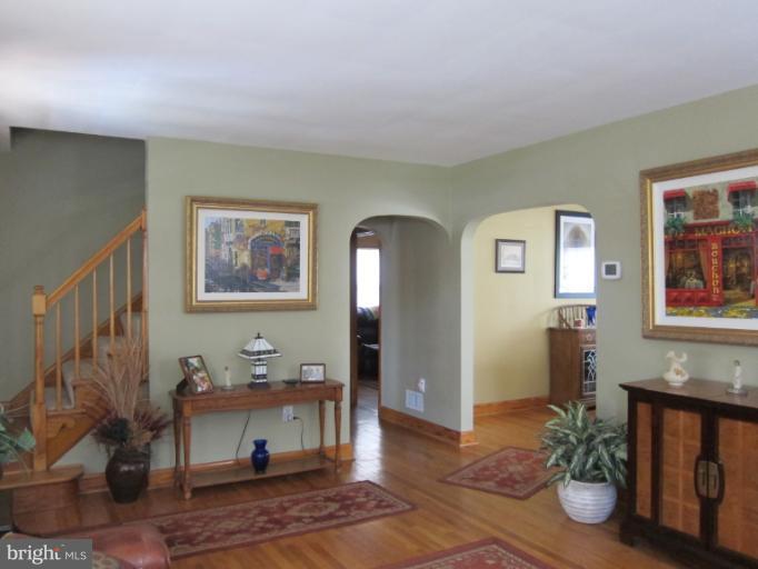707 Charing Cross Road Baltimore, MD 21229 - Photo 2 of 30 Interior (General)