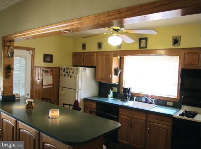 707 Charing Cross Road Baltimore, MD 21229 - Photo 25 of 30 Kitchen