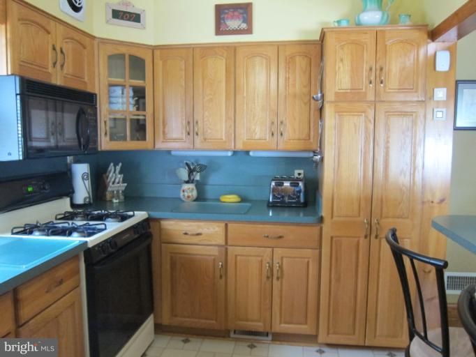 707 Charing Cross Road Baltimore, MD 21229 - Photo 26 of 30 Kitchen B